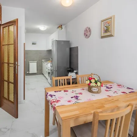 Apartment Elena *